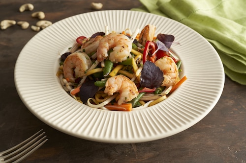 Tajska sałatka z zielonego mango z krewetkami 