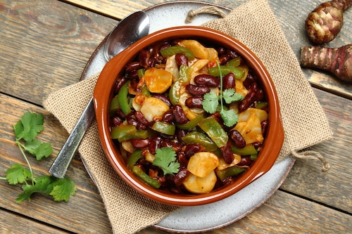 Topinambur duszony z czerwoną fasolą i papryką