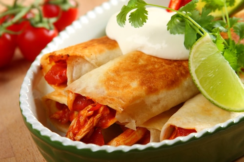 Tortilla z nadzieniem z kurczaka 