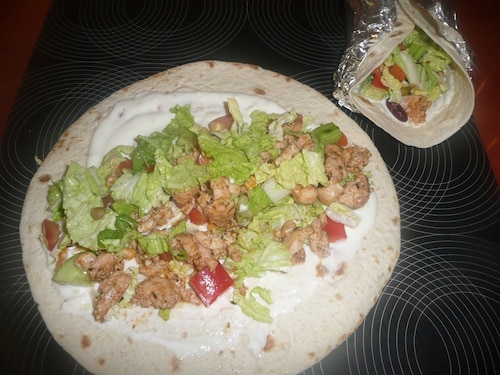 Tortille z warzywami i drobiem