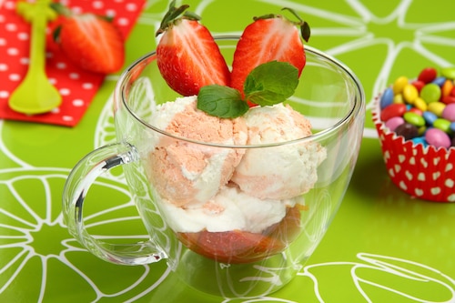 Przepis na Orzeźwiające lody truskawkowe Orzeźwiające lody truskawkowe