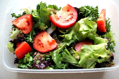 Trzy sałaty w sosie cytrynowo - bazyliowym