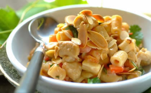 Tunezyjski makaron z kurczakiem