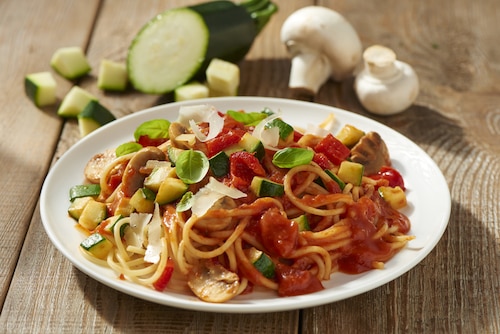 Przepis na Spaghetti bolognese z warzywami i pieczarkami Spaghetti bolognese z warzywami i pieczarkami