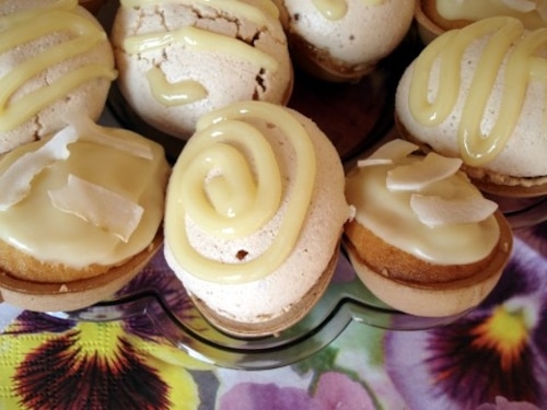 Przepis na Waflowe jajka z bezą kawową Waflowe jajka z bezą kawową