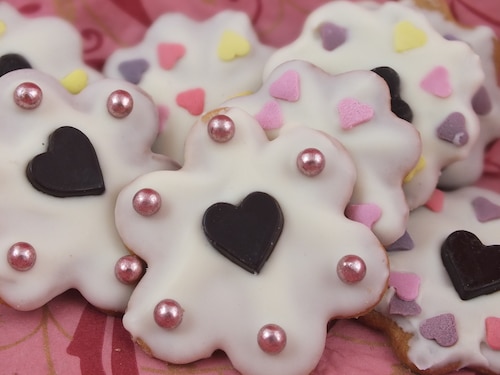 Przepis na Walentynkowe ciasteczka z białą czekoladą Walentynkowe ciasteczka z białą czekoladą