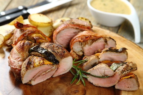 Warkocz z polędwiczek owinięty w boczek