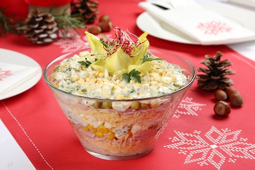 Przepis na Warstwowa sałatka z selerem konserwowym Warstwowa sałatka z selerem konserwowym