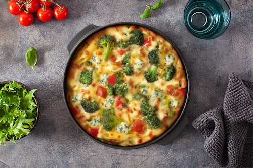 Zapiekanka makaronowa z warzywami i serem