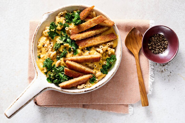 Wegański makaron z serem z roślinnym kotletem