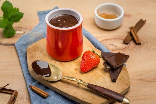 Wegański sos czekoladowo-orzechowy do ciast