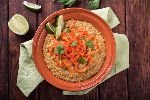 Wegański gulasz z kaszy gryczanej i batatów