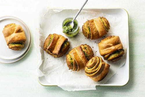 Wegańskie bułeczki z dzikim czosnkiem