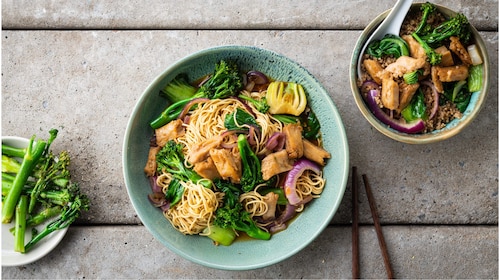 Przepis na Wegetariański stir fry z brokułami i pak choi Wegetariański stir fry z brokułami i pak choi