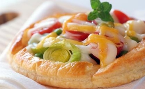 Przepis na Wegetariańskie torciki z cheddarem i mozzarellą Wegetariańskie torciki z cheddarem i mozzarellą