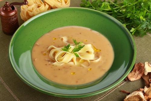 Przepis na Winny krem z borowików z makaronem Winny krem z borowików z makaronem