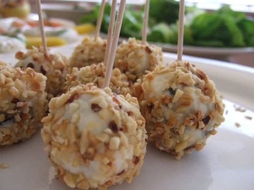 Przepis na Winogrona w gorgonzoli i prazonych orzechach laskowych Winogrona w gorgonzoli i prazonych orzechach laskowych