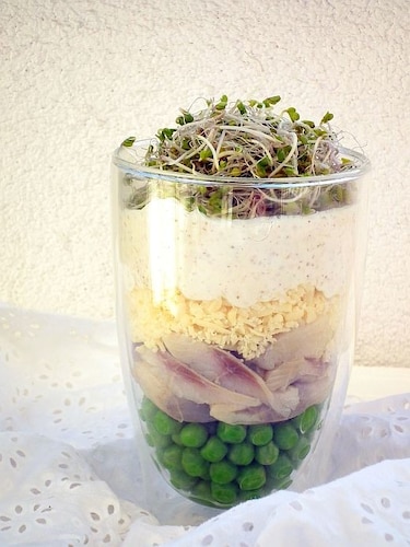 Przepis na Wiosenna sałatka śledziowa Wiosenna sałatka śledziowa