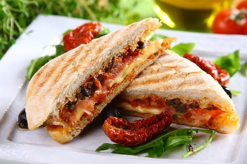 Włoskie panini z szynką i serem 