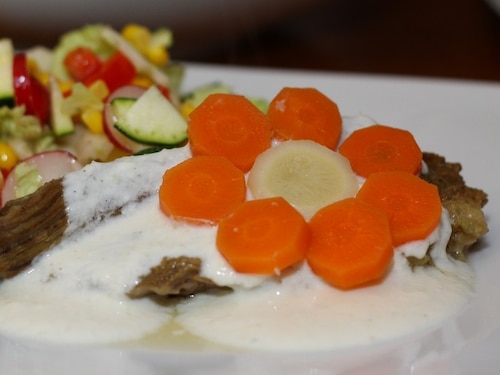 Wołowina duszona z sosem chrzanowym