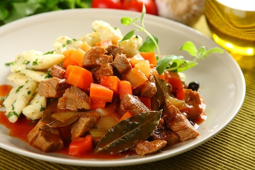 Przepis na Wołowina z Piemontu duszona z winem Wołowina z Piemontu duszona z winem