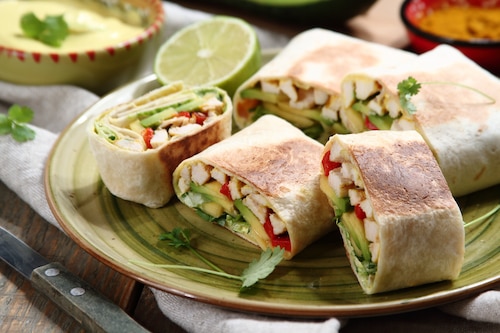 Wrap z kurczakiem i mango