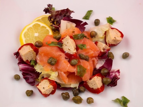 Przepis na Wykwintna sałatka z łososiem Wykwintna sałatka z łososiem