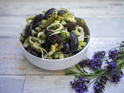 Przepis na Surówka porowa ze śliwkami Surówka porowa ze śliwkami