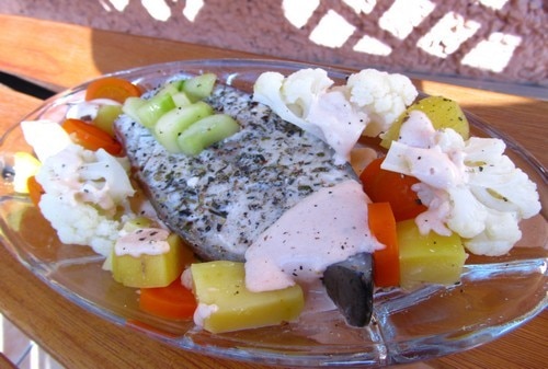 Przepis na Zagadkowy łosoś na parze z warzywami Zagadkowy łosoś na parze z warzywami