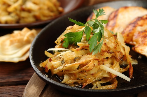 Przepis na Zapiekane gniazdka z tagliatelle z kurkami i oscypkiem Zapiekane gniazdka z tagliatelle z kurkami i oscypkiem