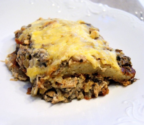 Zapiekane placki ziemniaczane pod strogonoffem