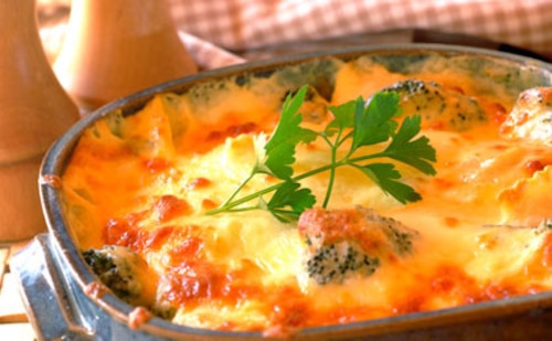 Zapiekane ravioli w kremowym sosie serowym