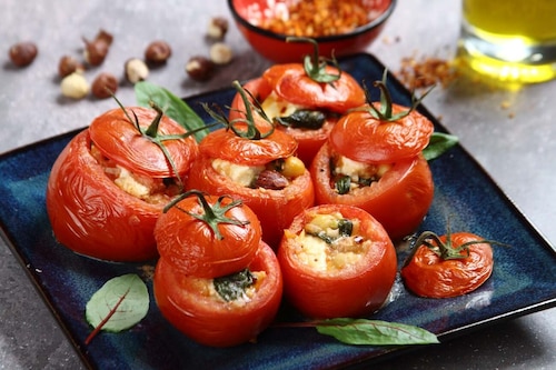 Zapiekane pomidory ze szpinakiem i serem feta