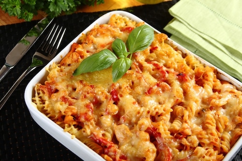 Przepis na Zapiekanka makaronowa "PYCHOTKA"  Zapiekanka makaronowa "PYCHOTKA"