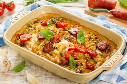 Przepis na Zapiekanka makaronowa z pomidorami i mozzarellą Zapiekanka makaronowa z pomidorami i mozzarellą