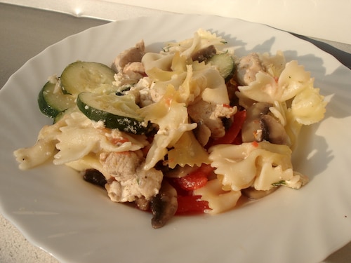 Zapiekanka makaronowa z warzywami i kurczakiem