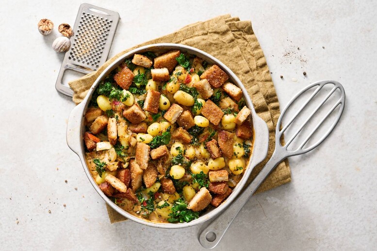 Przepis na Zapiekanka z roślinnym kotletem i szpeclami Zapiekanka z roślinnym kotletem i szpeclami