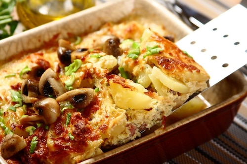 Zapiekanka ziemniaczana z kiełbasą i oscypkiem 