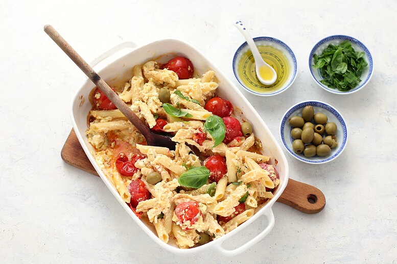 Makaron z pieczoną fetą z pomidorkami