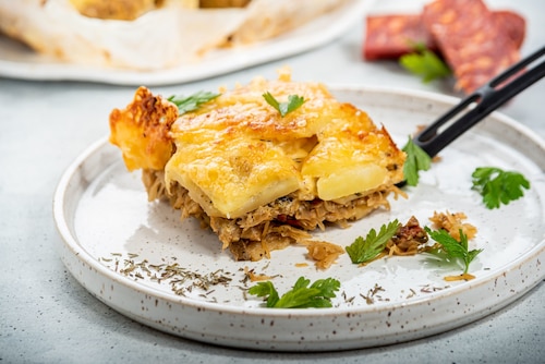 Zapiekanka z ziemniaków z kiełbasą