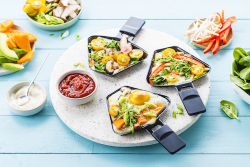 Zapiekany ser Raclette z jajkiem