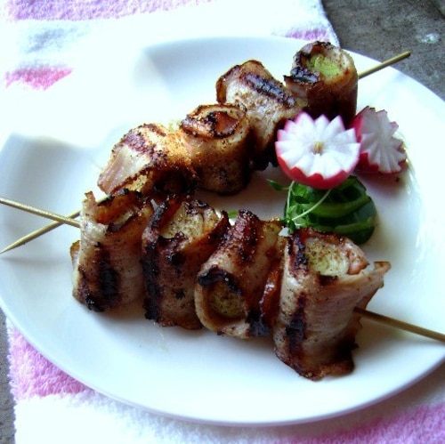 Przepis na Zawijane szaszłyki z boczku i pora Zawijane szaszłyki z boczku i pora