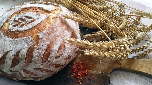Przepis na  Pikantny chlebek na drożdżach pieczony w garnku  Pikantny chlebek na drożdżach pieczony w garnku