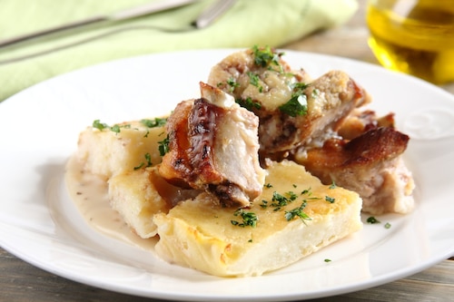 Żeberka pieczone w cieście ziemniaczanym