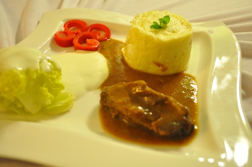 Przepis na Żeberka w coli z purre serowym Żeberka w coli z purre serowym