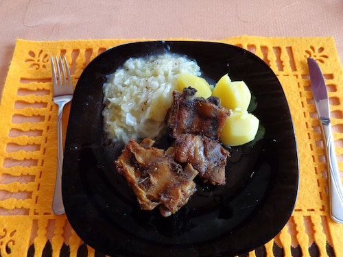 Przepis na Żeberka z kapusta i ziemniaczkami Żeberka z kapusta i ziemniaczkami