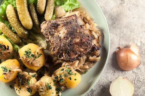 Przepis na Żeberka wieprzowe z cebulą Żeberka wieprzowe z cebulą