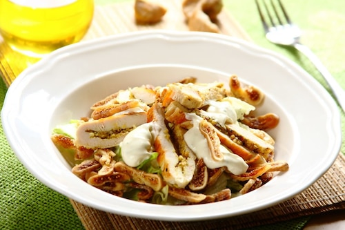 Przepis na Zielona sałata z kozim serem i soczystym kurczakiem  Zielona sałata z kozim serem i soczystym kurczakiem