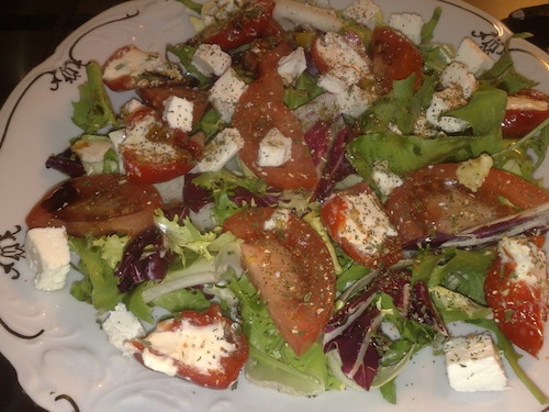 Zielono mi, czyli wiosenna sałatka na talerzu