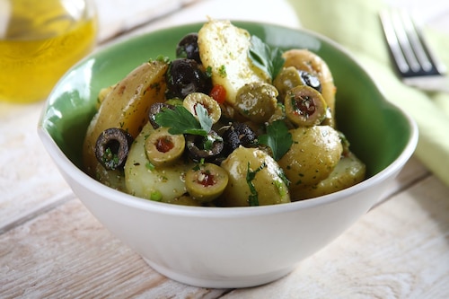 Sałatka ziemniaczana z oliwkami 